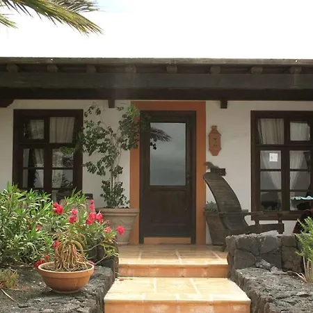 Villa Sleeps 4 Pool Wifi *